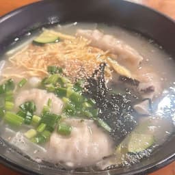 Rice Cake Soup With Dumpling 떡만두국